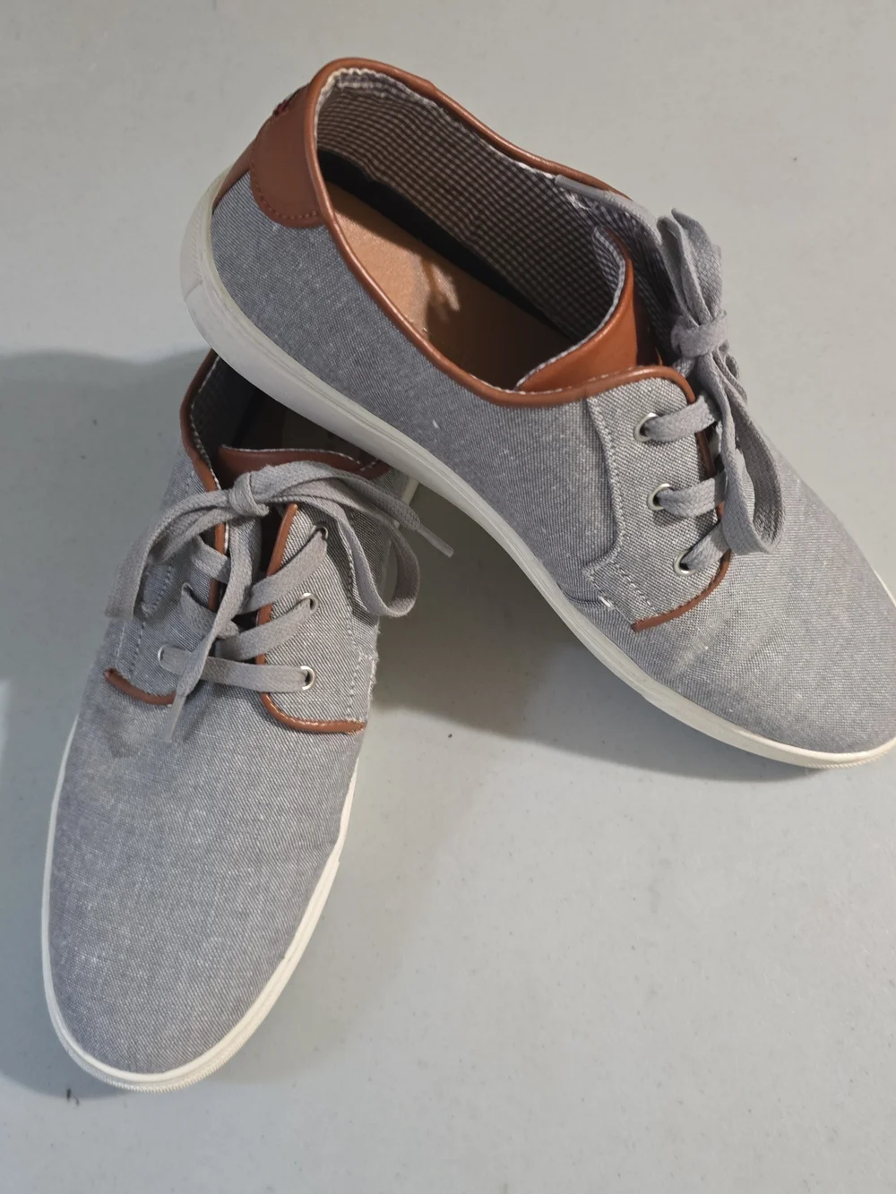 Tommy Hilfiger Light Gray Canvas Sneakers with Brown Trim Size 11